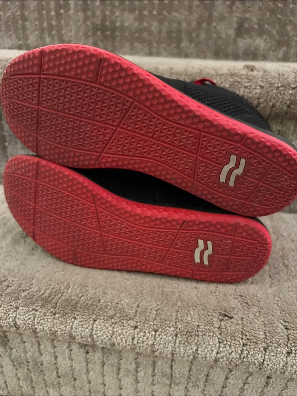 EUC Strike Mvmnt (Strike Movement) Chill Pill Mid in Phantom/Red. M 9 W 10.5